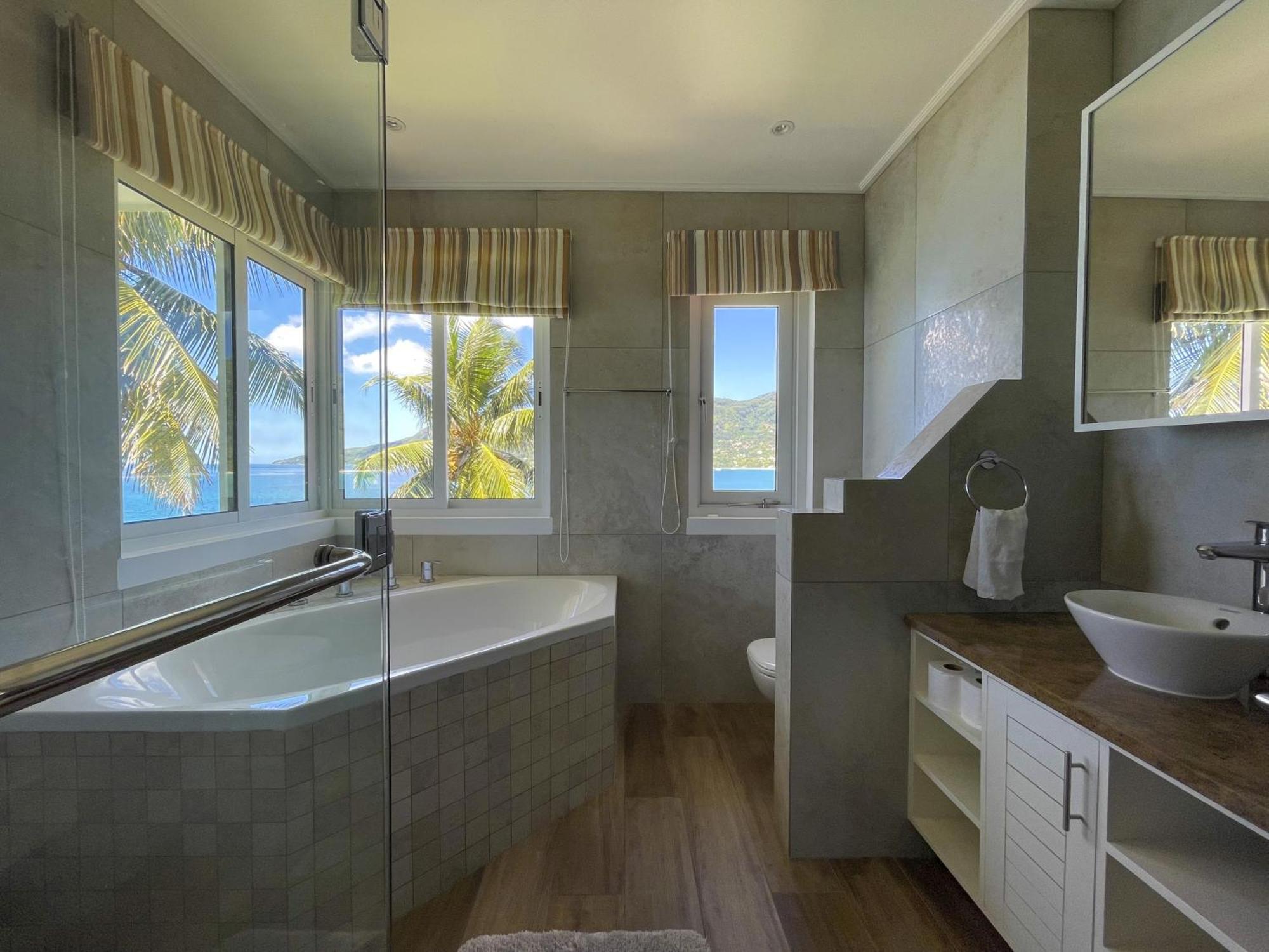 Vallonend Beachfront Villa With Excellent View Bel Ombre Ngoại thất bức ảnh
